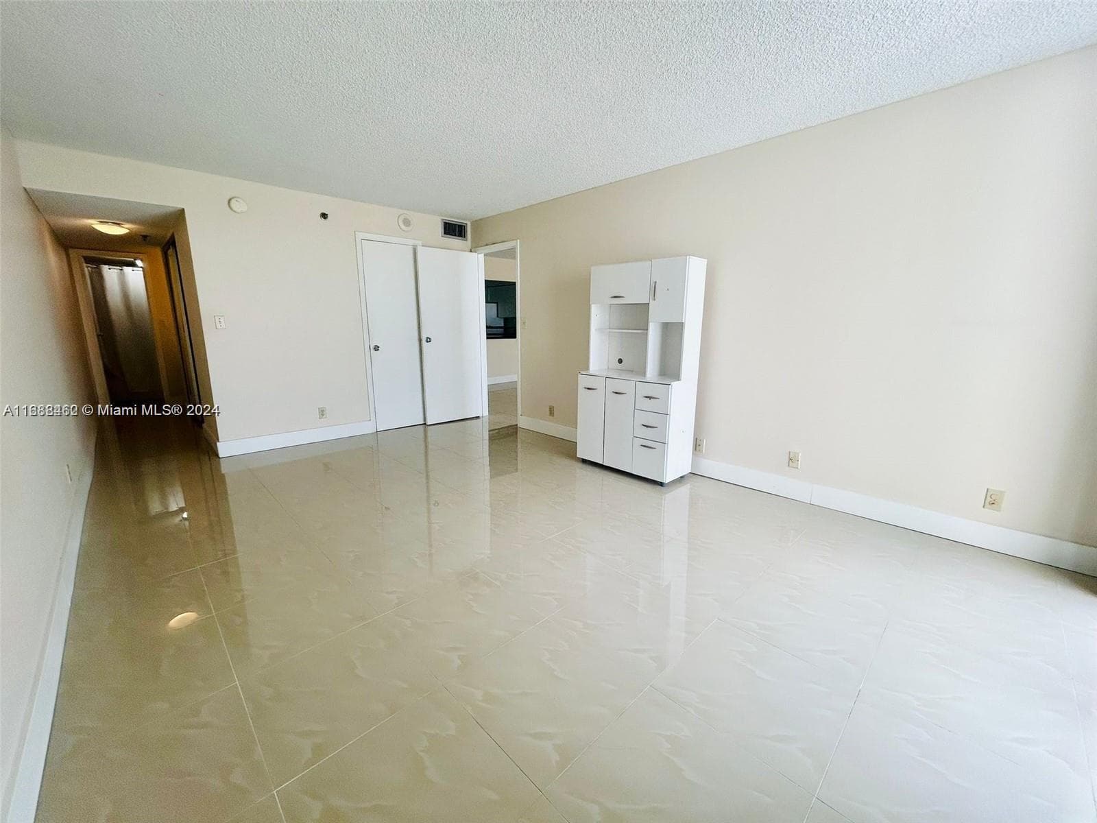 Oceanfront Plaza · #409 in Miami Beach - Photo 11