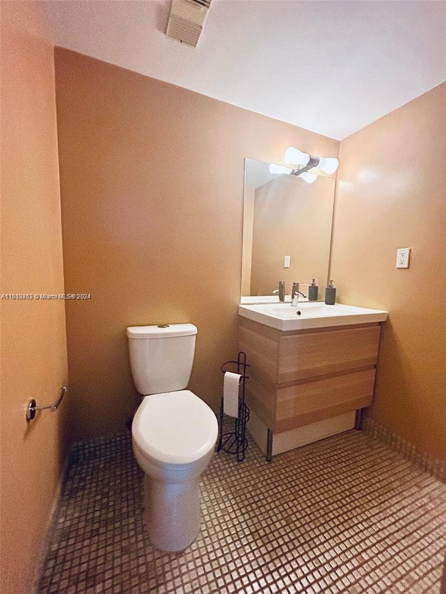 Oceanfront Plaza · #409 in Miami Beach - Photo 8