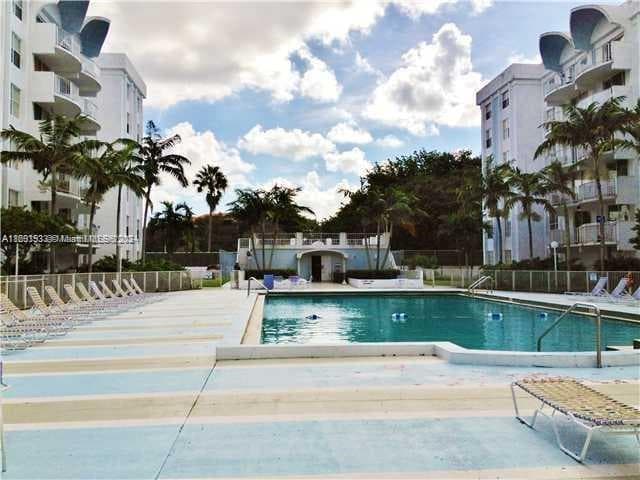 Montecarlo · #B-411 in Miami - Photo 9