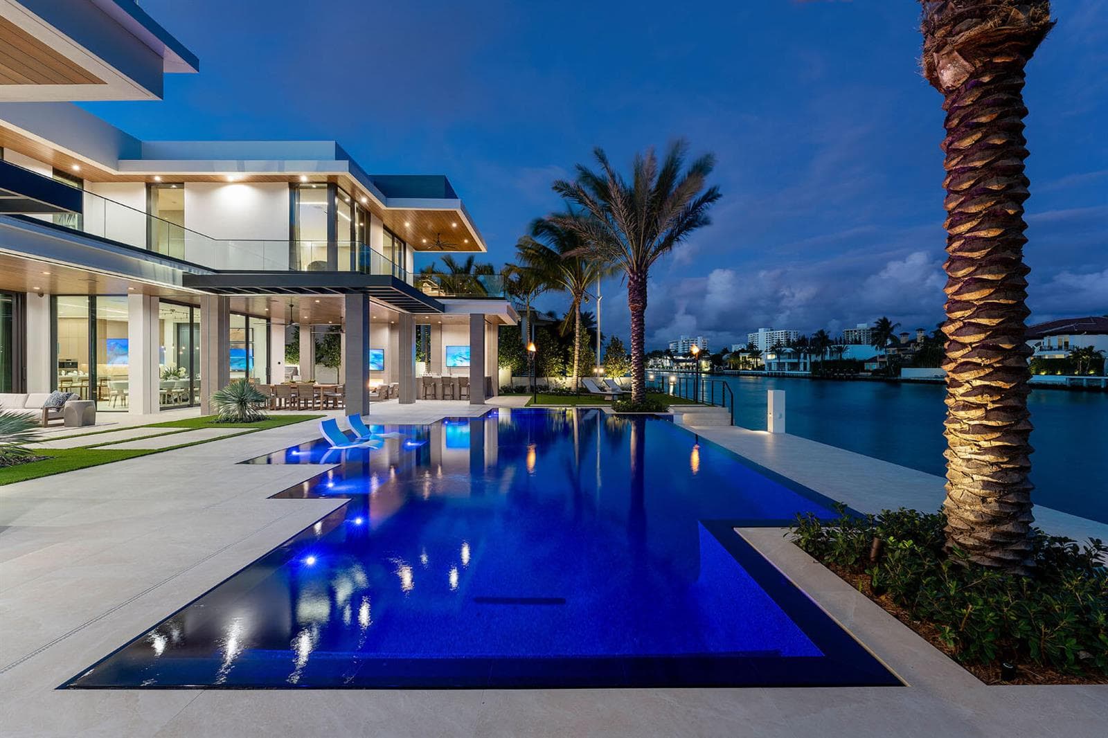 1520_Royal_Palm_Way_Dusk_12