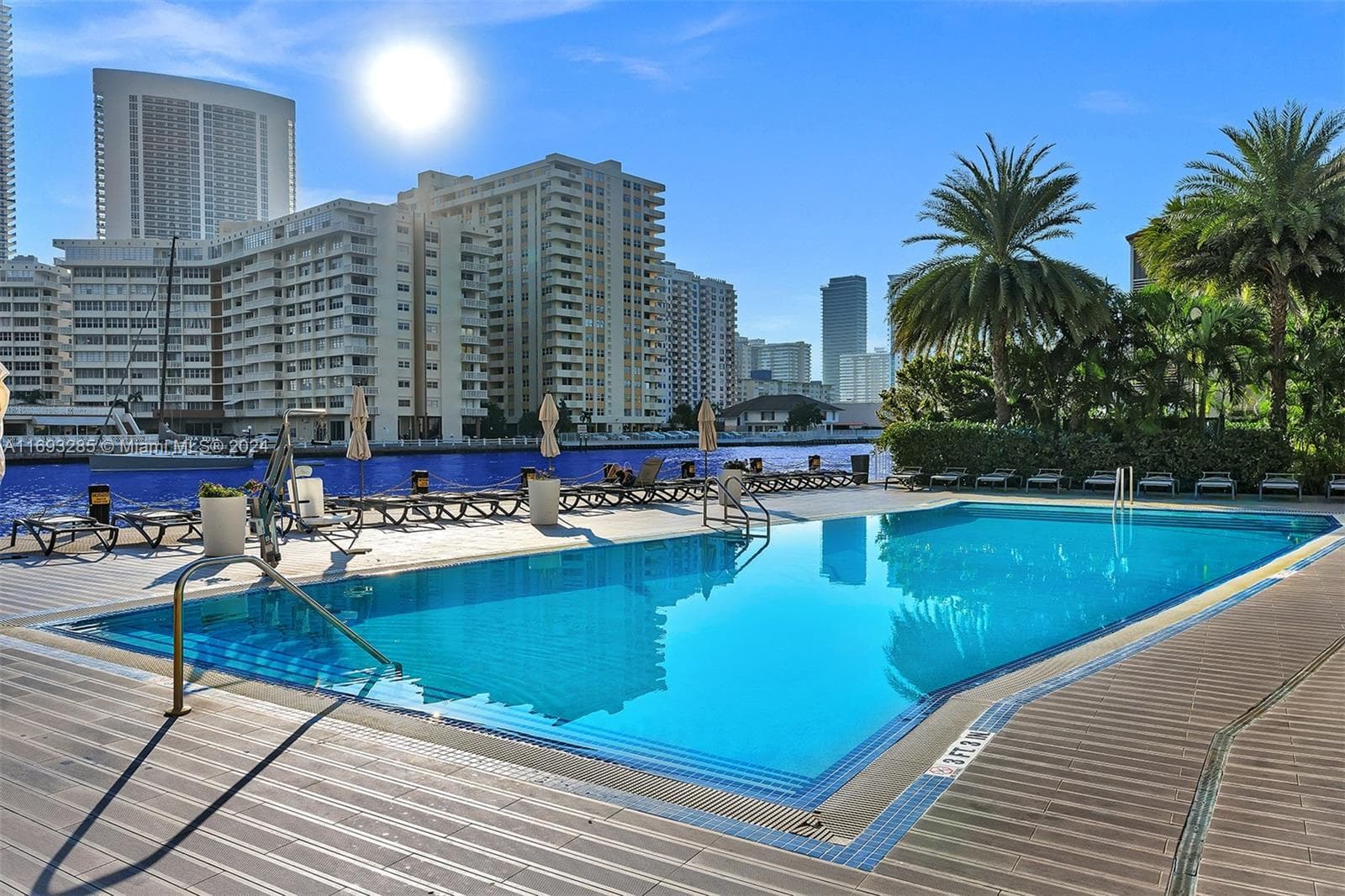 2602 E Hallandale Beach Blvd Unit #R2708 photo 16