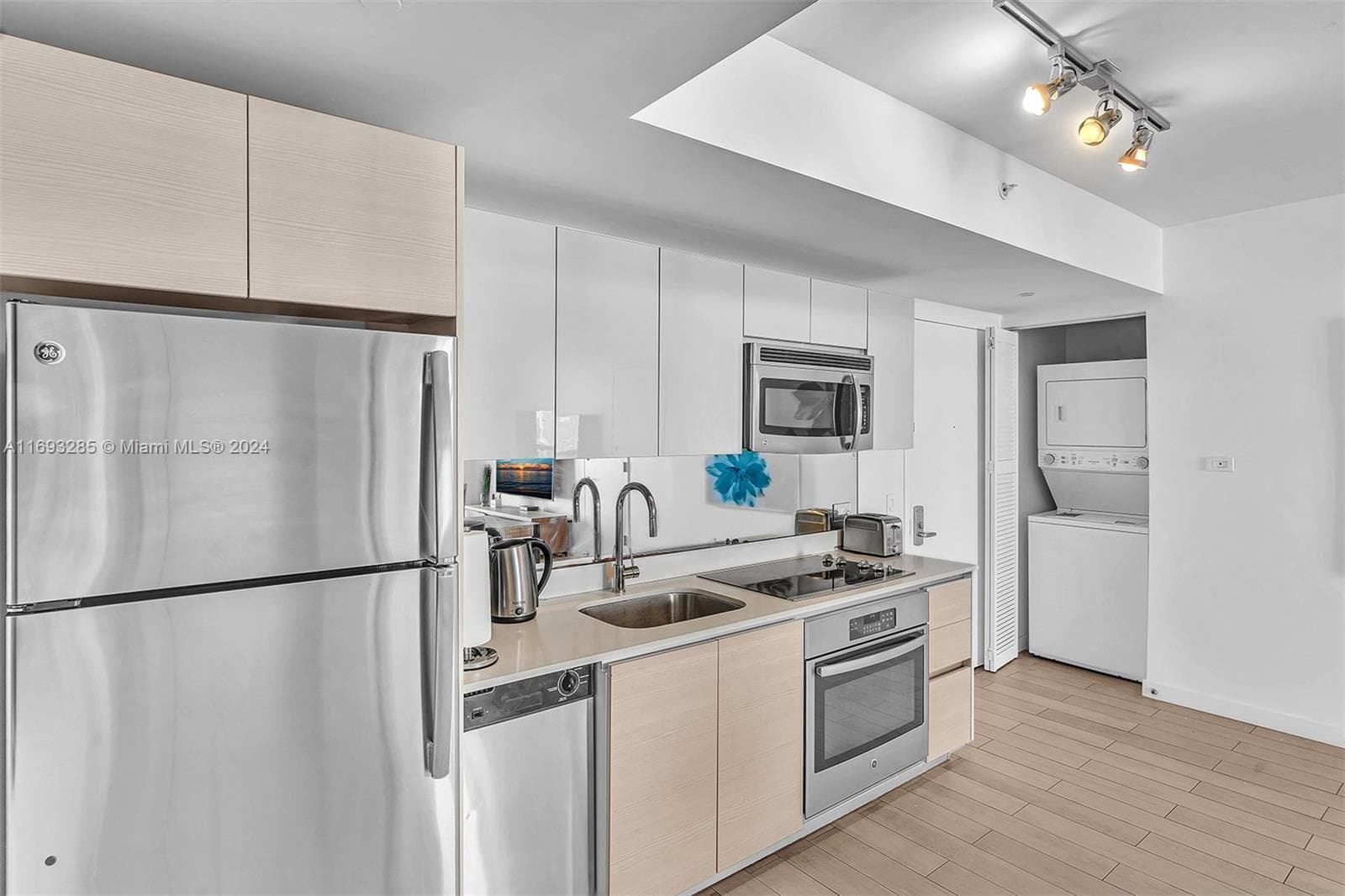 2602 E Hallandale Beach Blvd Unit #R2708 photo 9