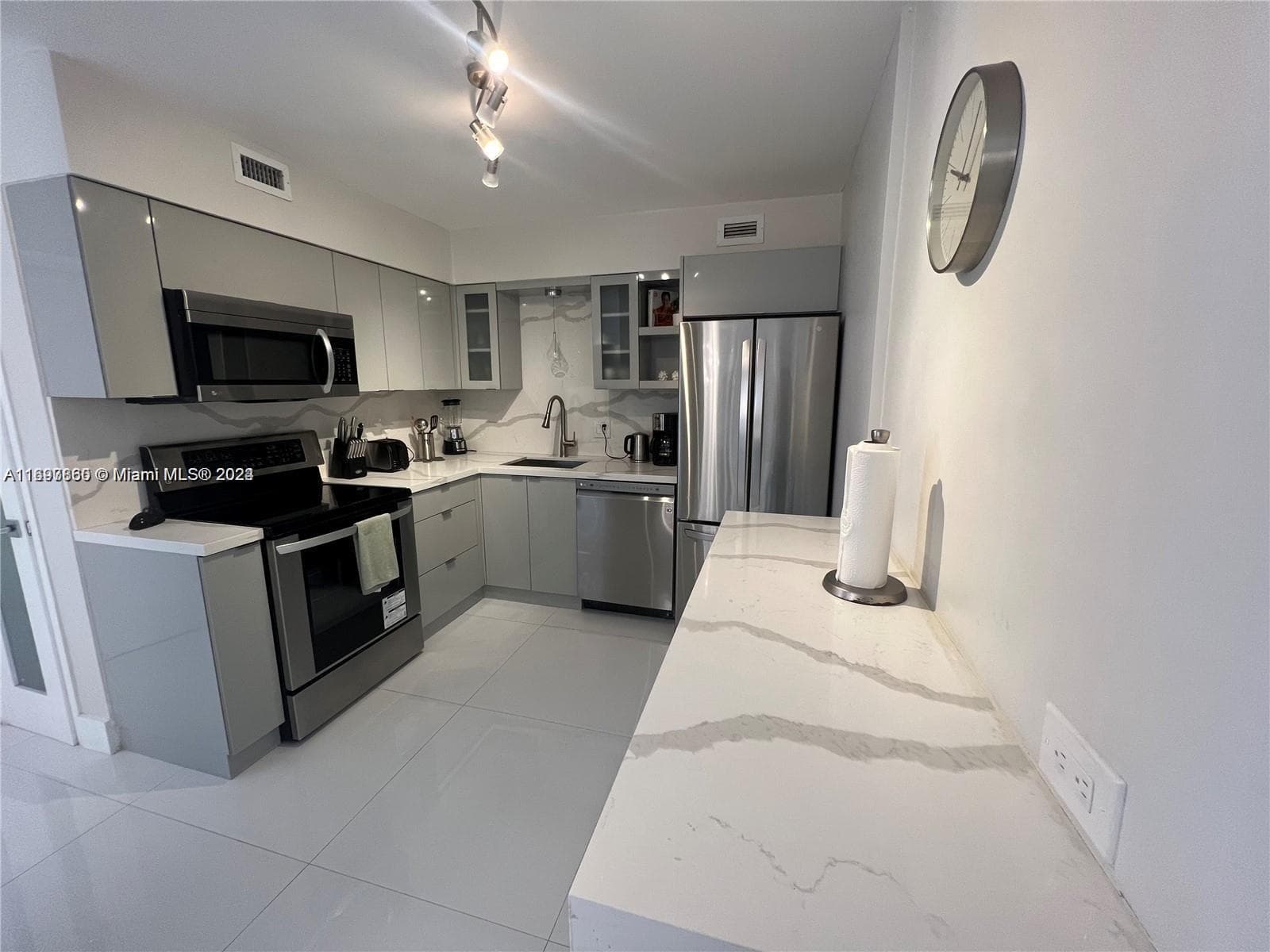 Seacoast 5151 · #1403 in Miami Beach - Photo 9