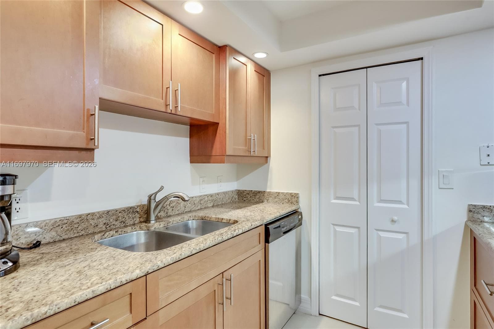 Tiara Condominium · #10B in Riviera Beach - Photo 13