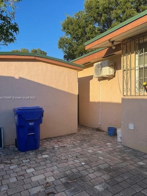 161 NW 35th St photo 28