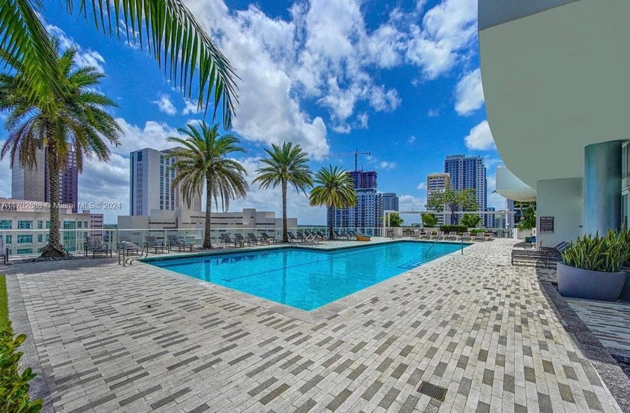NEW RIVER CENTER · #1050 in Fort Lauderdale - Photo 2