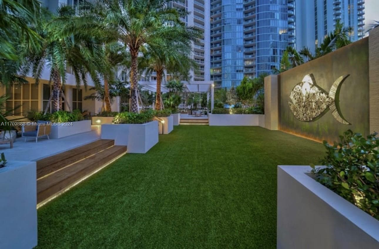 NEW RIVER CENTER · #1050 in Fort Lauderdale - Photo 4