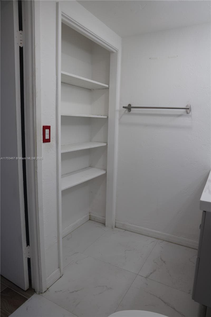 Hillcrest No. 21 Inc. · #604A in Hollywood - Photo 13