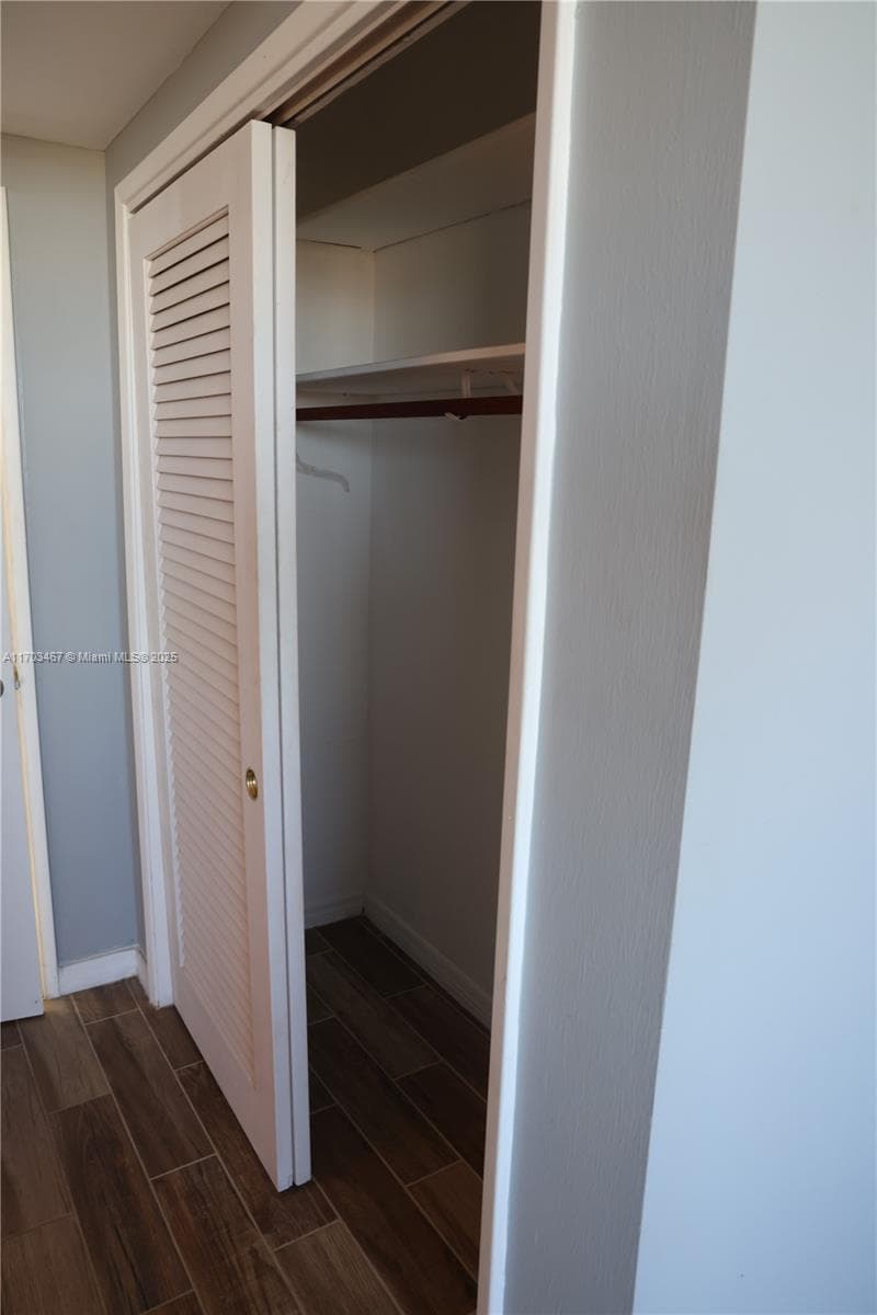 Hillcrest No. 21 Inc. · #604A in Hollywood - Photo 17