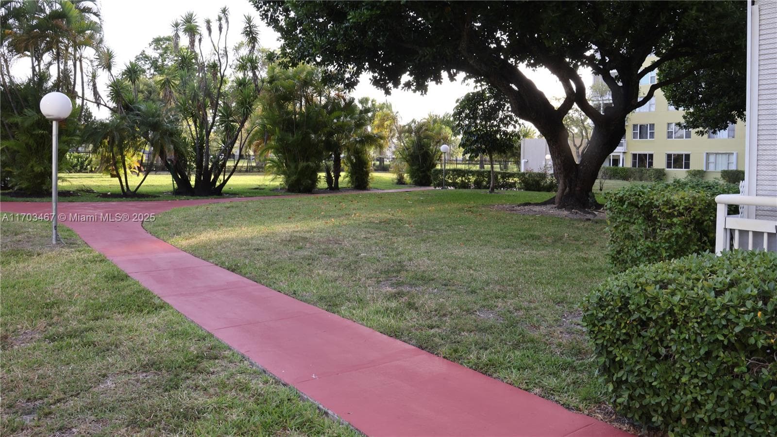 Hillcrest No. 21 Inc. · #604A in Hollywood - Photo 24