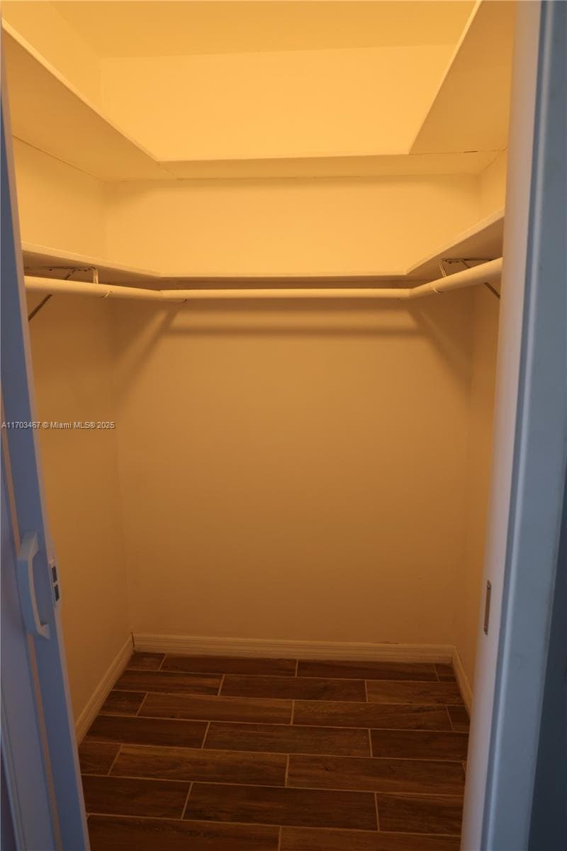 Hillcrest No. 21 Inc. · #604A in Hollywood - Photo 18