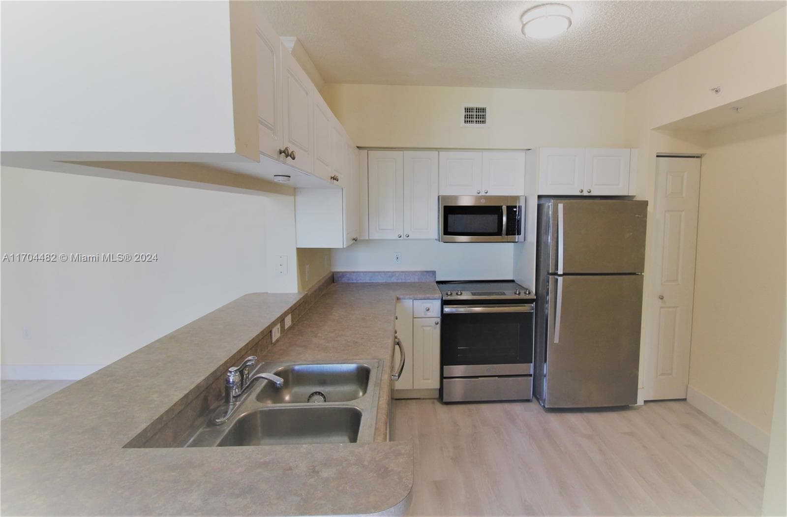 Porto Bellagio · #2612 in Sunny Isles Beach - Photo 16