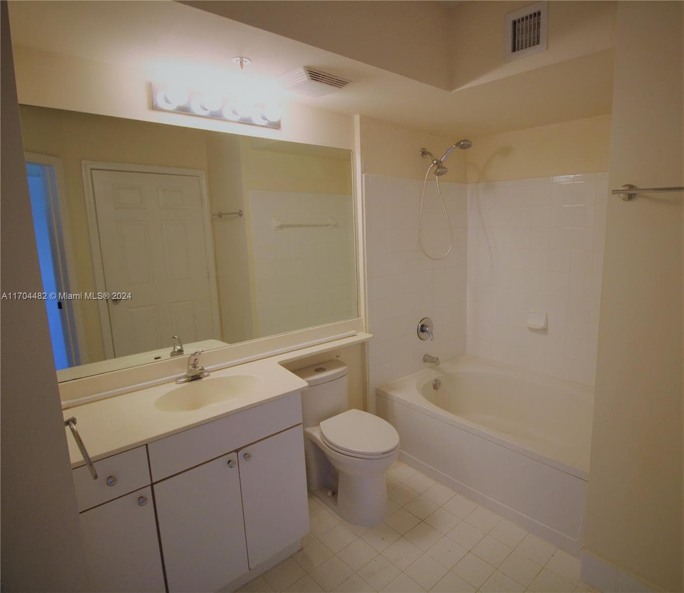 Porto Bellagio · #2612 in Sunny Isles Beach - Photo 24
