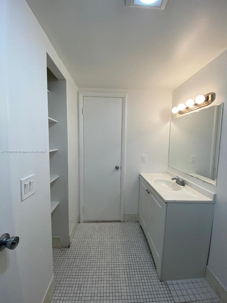 PARKWAY TOWERS BLDG 1 CON · #520 in Miami - Photo 8