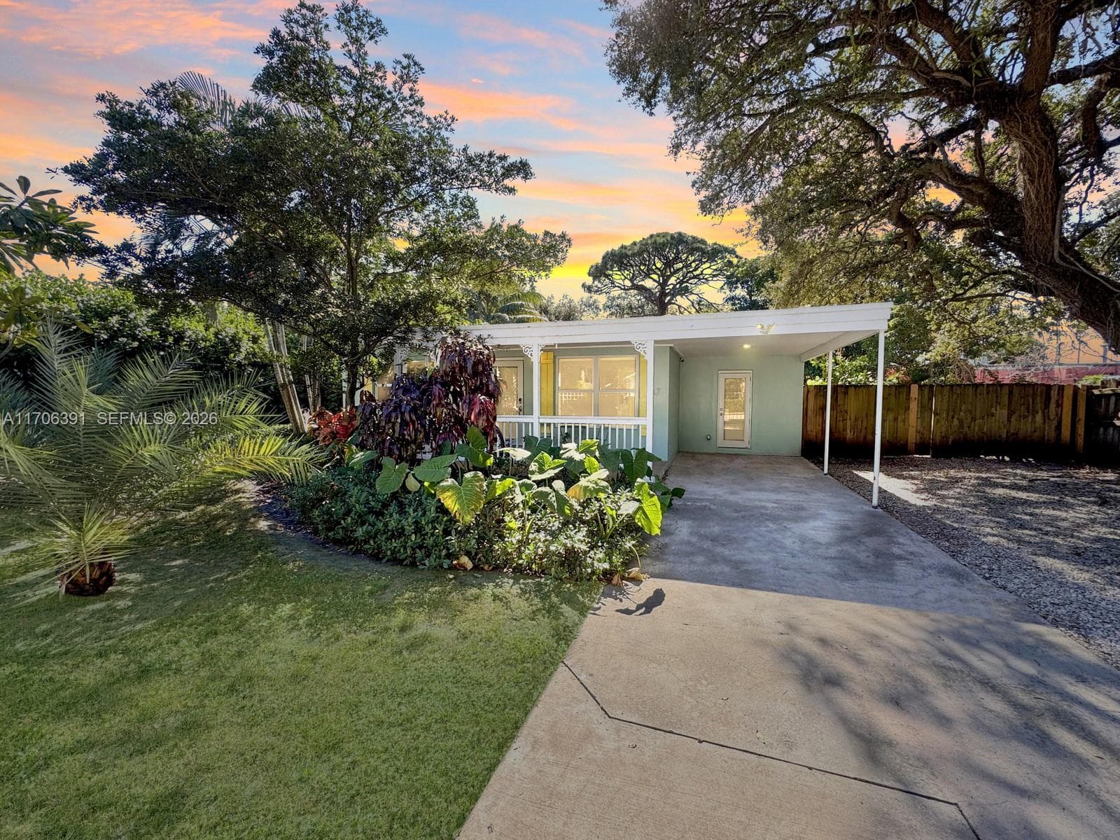 1820 SW 11th Ct photo 2
