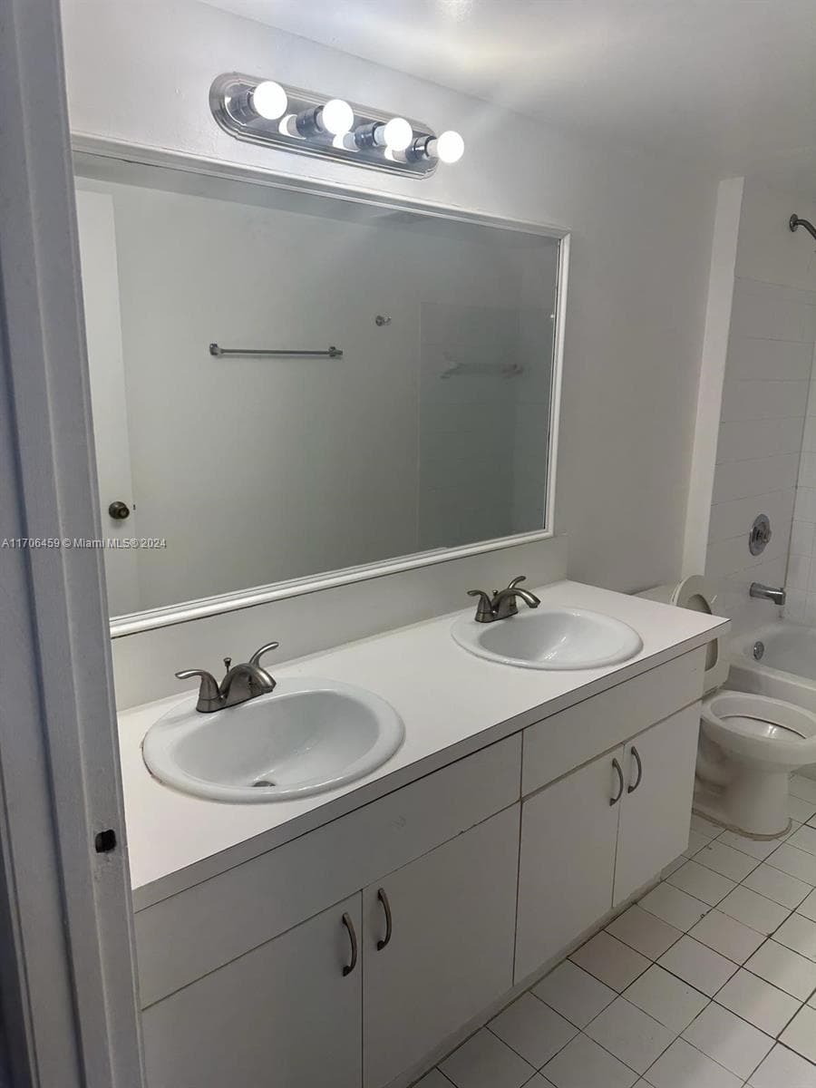 PINEHURST CLUB CONDO · #7-207 in Hollywood - Photo 7