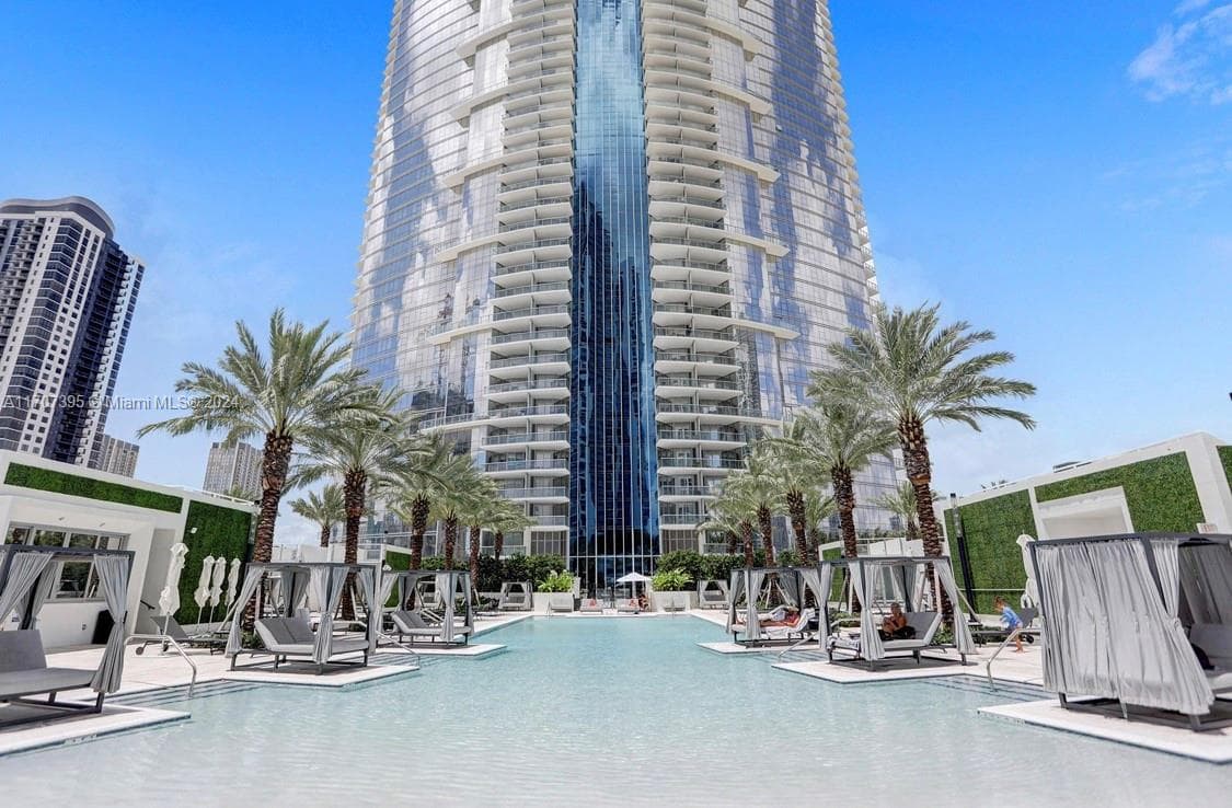 Paramount Miami Worldcenter · #3510 in Miami - Photo 16