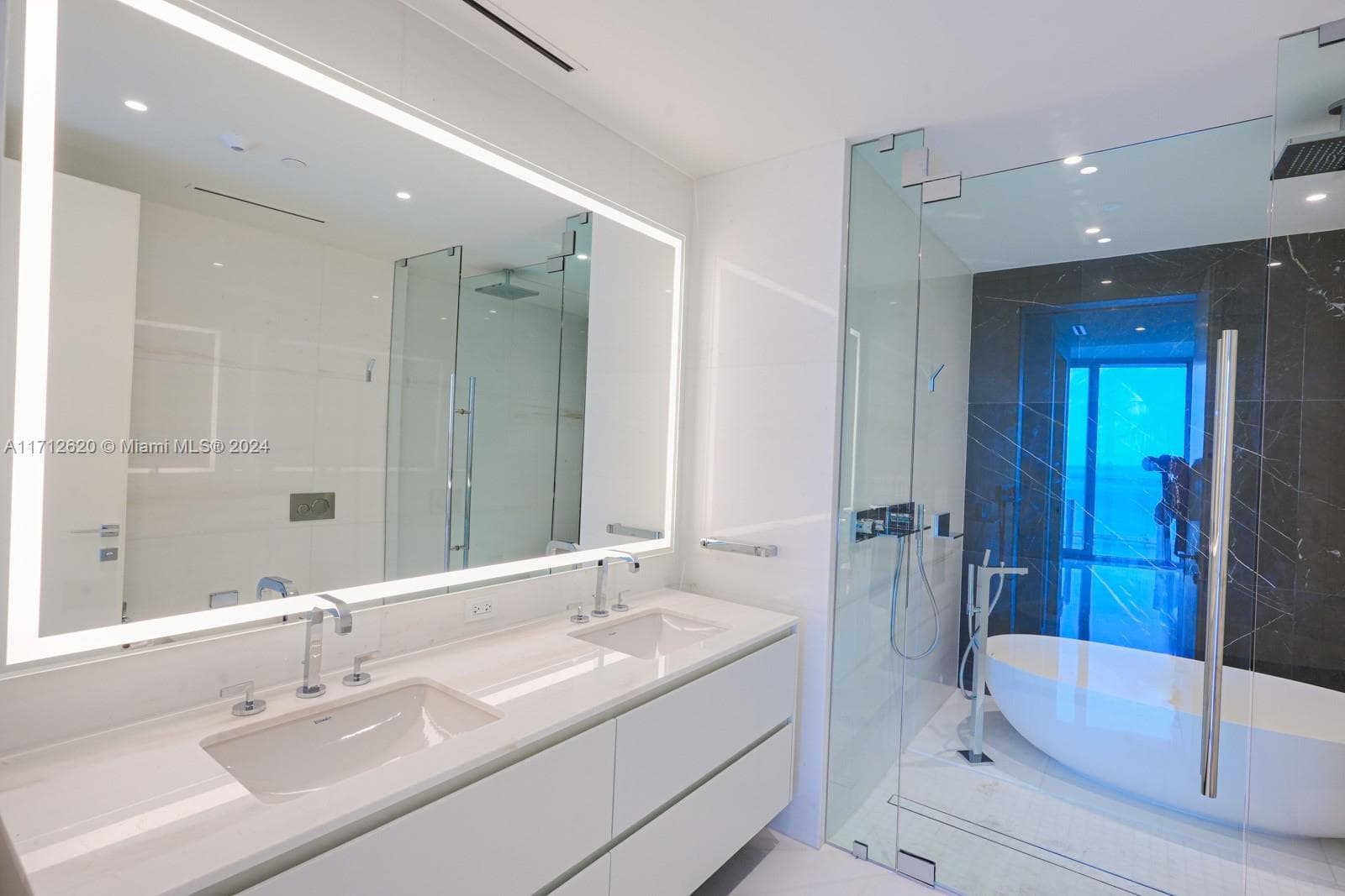 Aston Martin Residences · #1806 in Miami - Photo 17