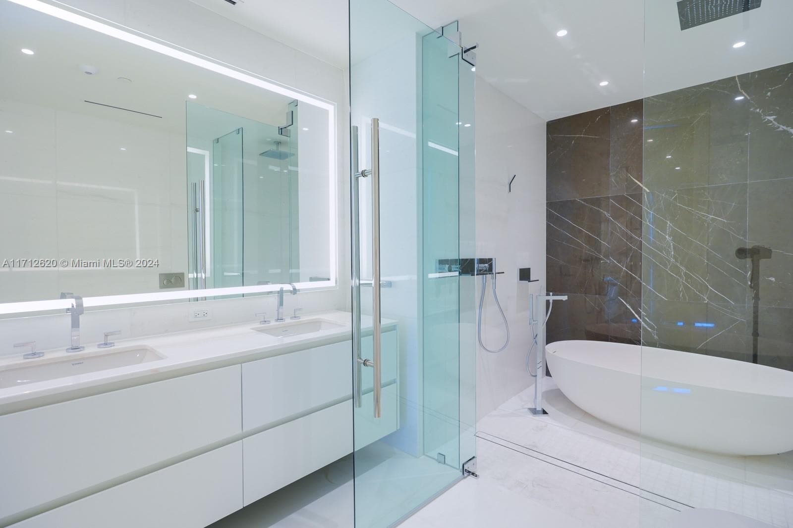 Aston Martin Residences · #1806 in Miami - Photo 25