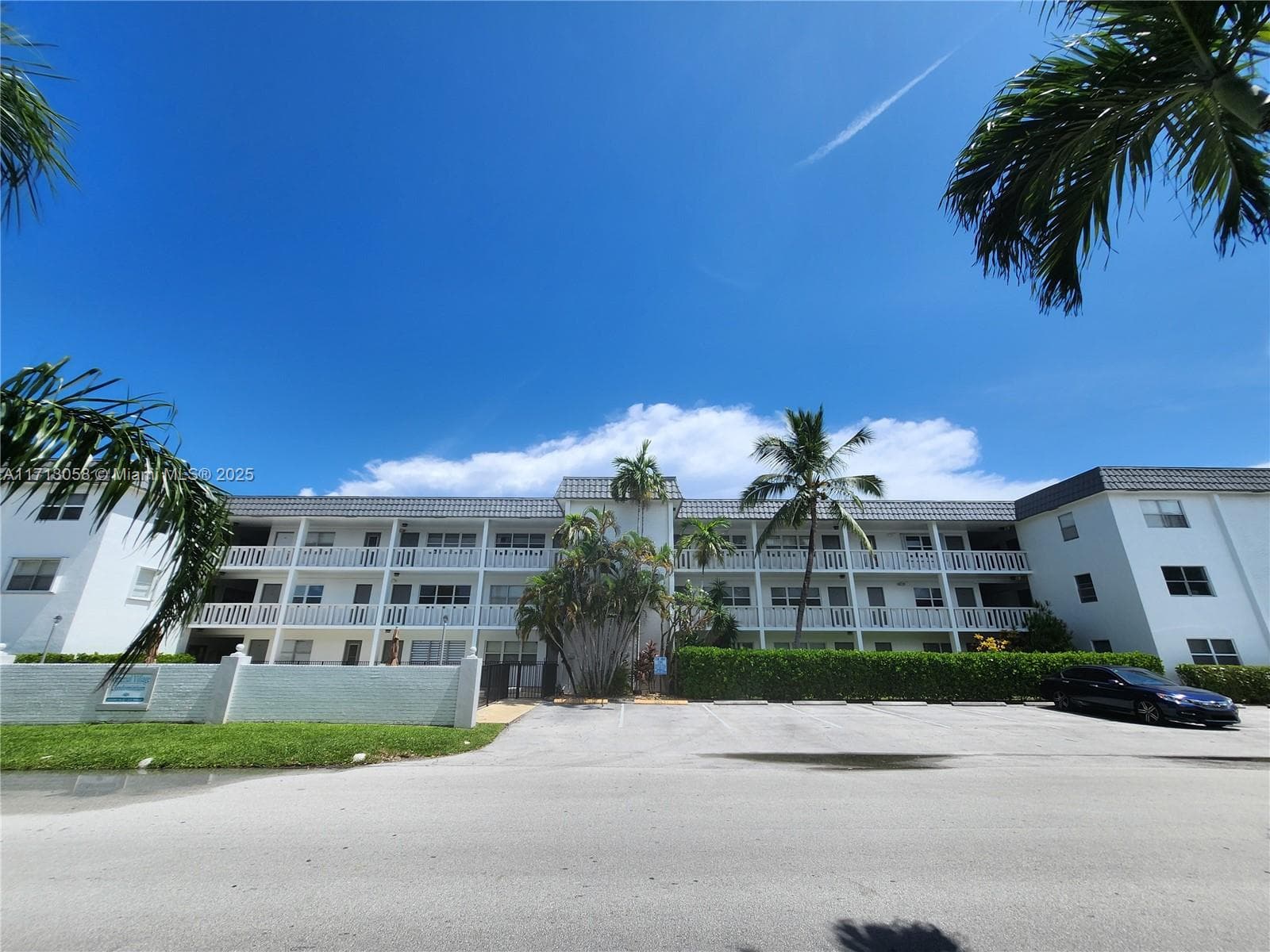 IMPERIAL VILLAGE CONDO · #212 in Fort Lauderdale - Photo 1