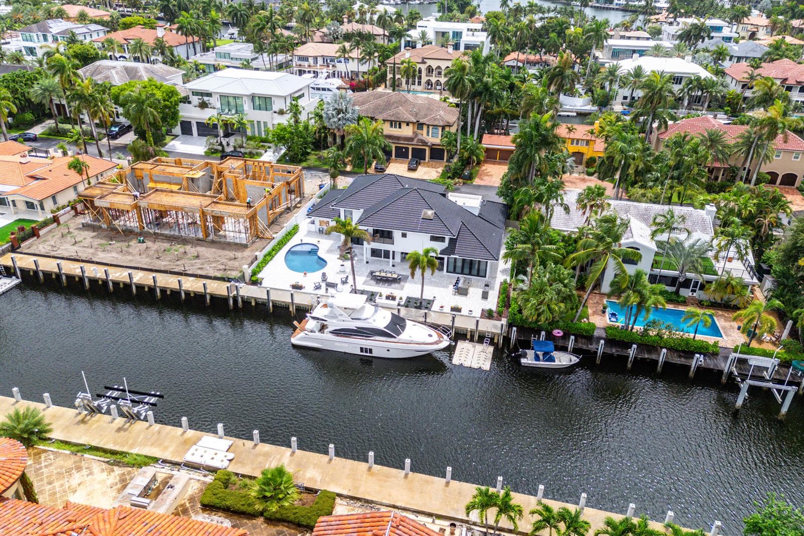 098-425CoralWay-FortLauderdale-FL-33301-