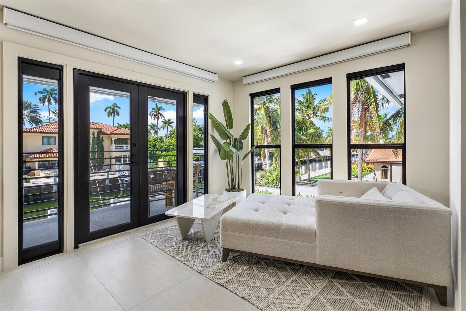 027-425CoralWay-FortLauderdale-FL-33301-