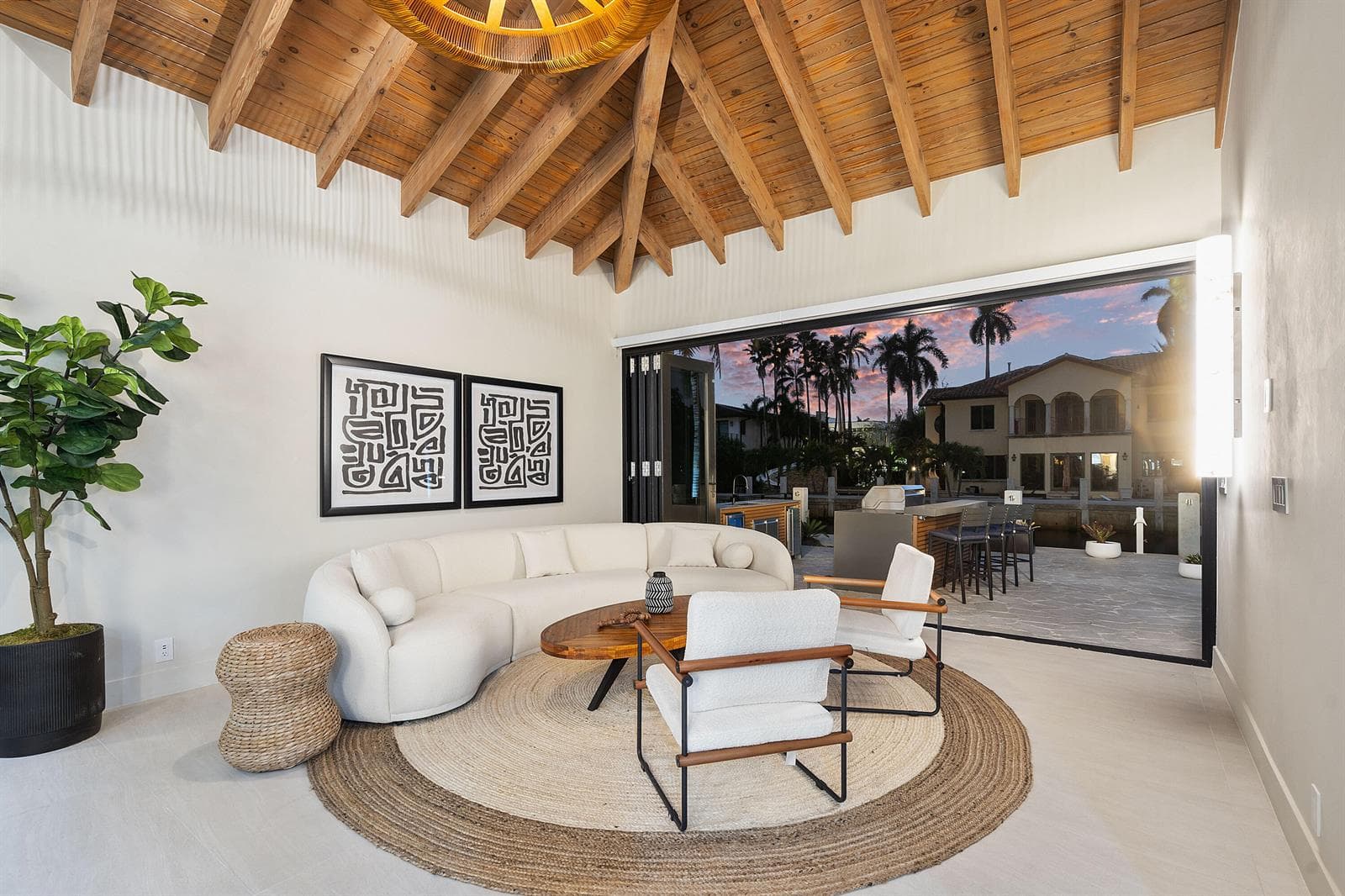 055-425CoralWay-FortLauderdale-FL-33301-