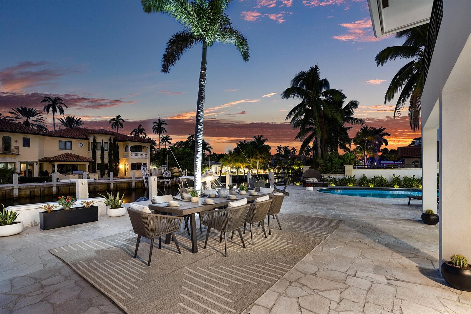 062-425CoralWay-FortLauderdale-FL-33301-