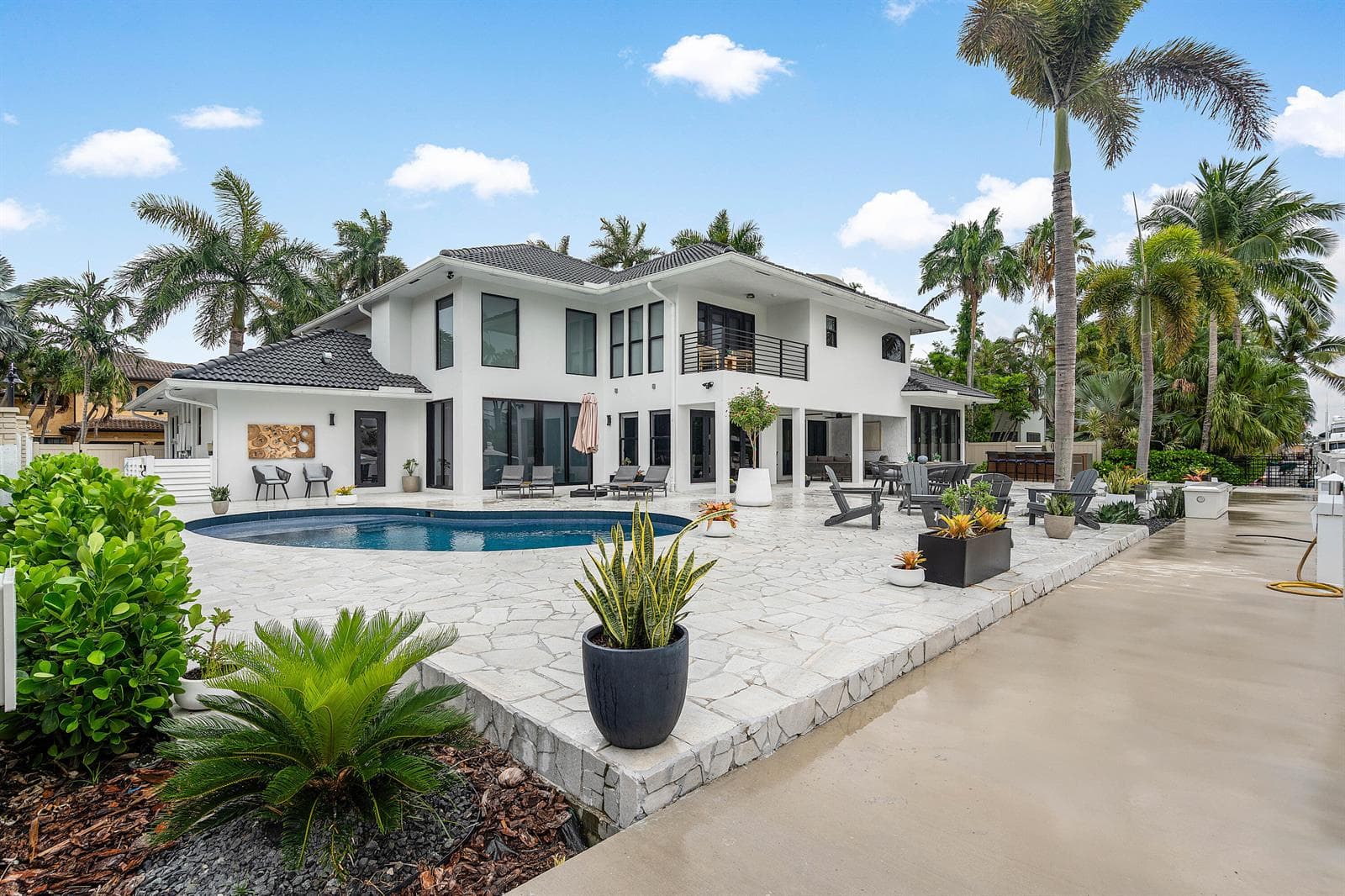 077-425CoralWay-FortLauderdale-FL-33301-