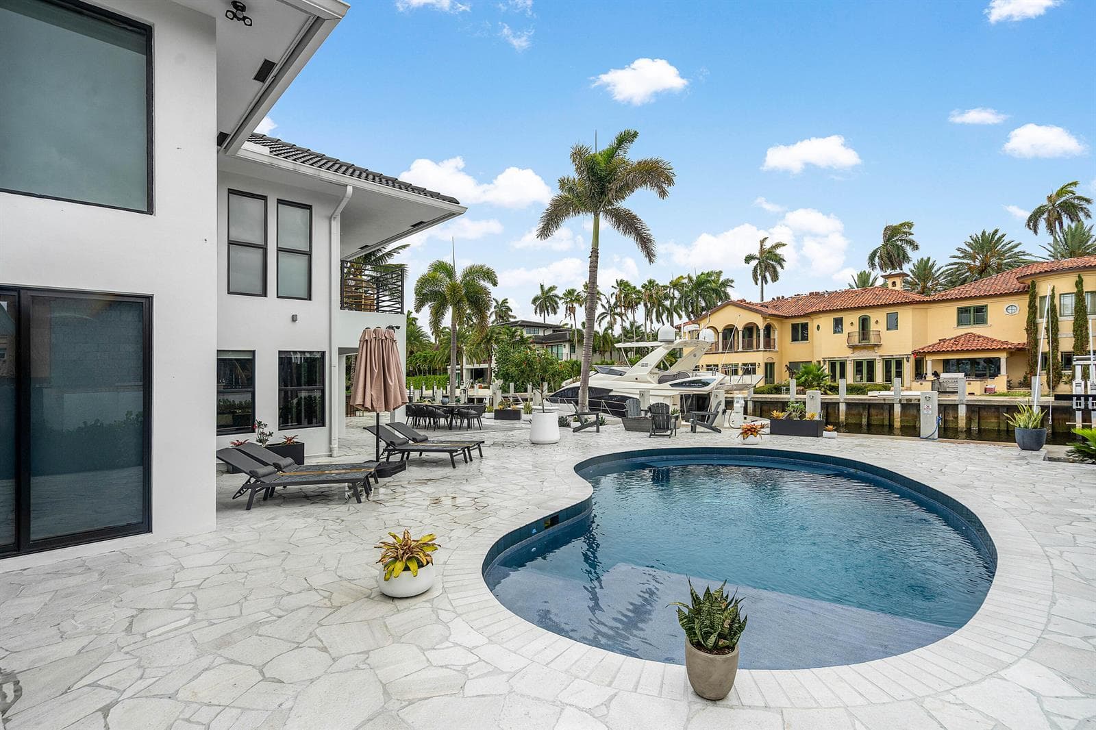 079-425CoralWay-FortLauderdale-FL-33301-