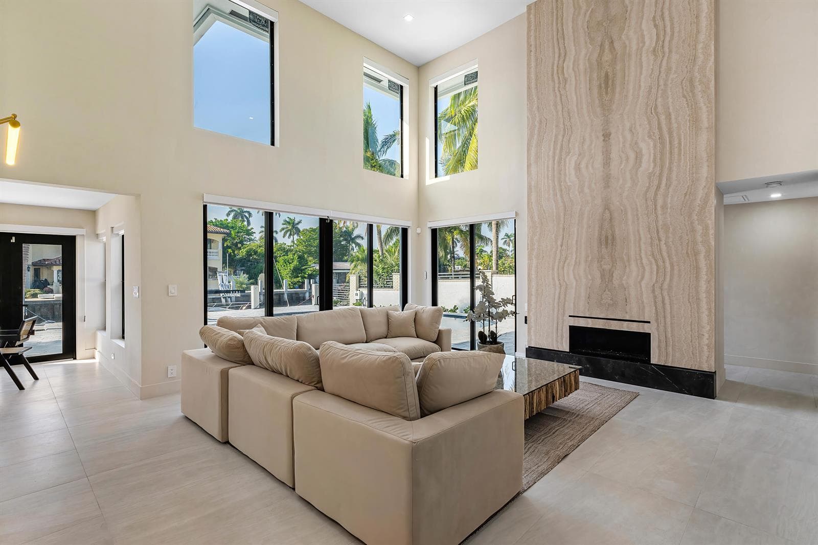 018-425CoralWay-FortLauderdale-FL-33301-