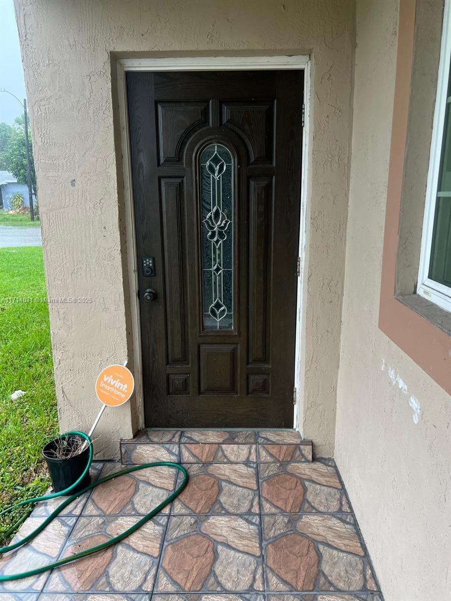 600 SW 28th Way photo 2