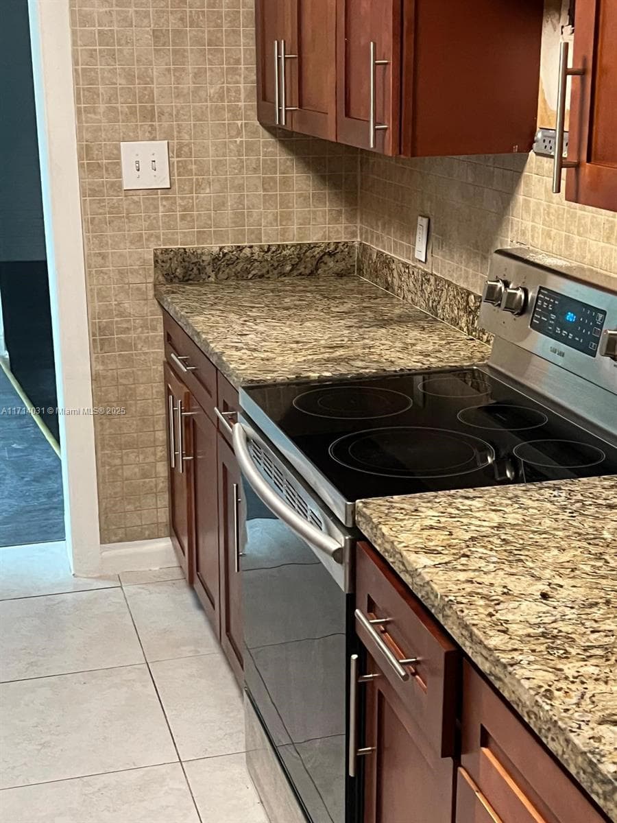 600 SW 28th Way photo 10