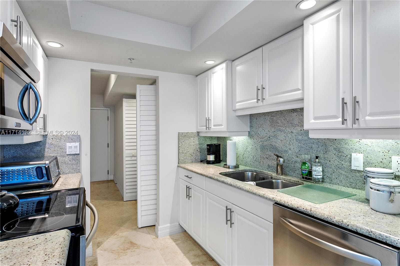 TIARA CONDOMINIUM · #20A in Riviera Beach - Photo 20