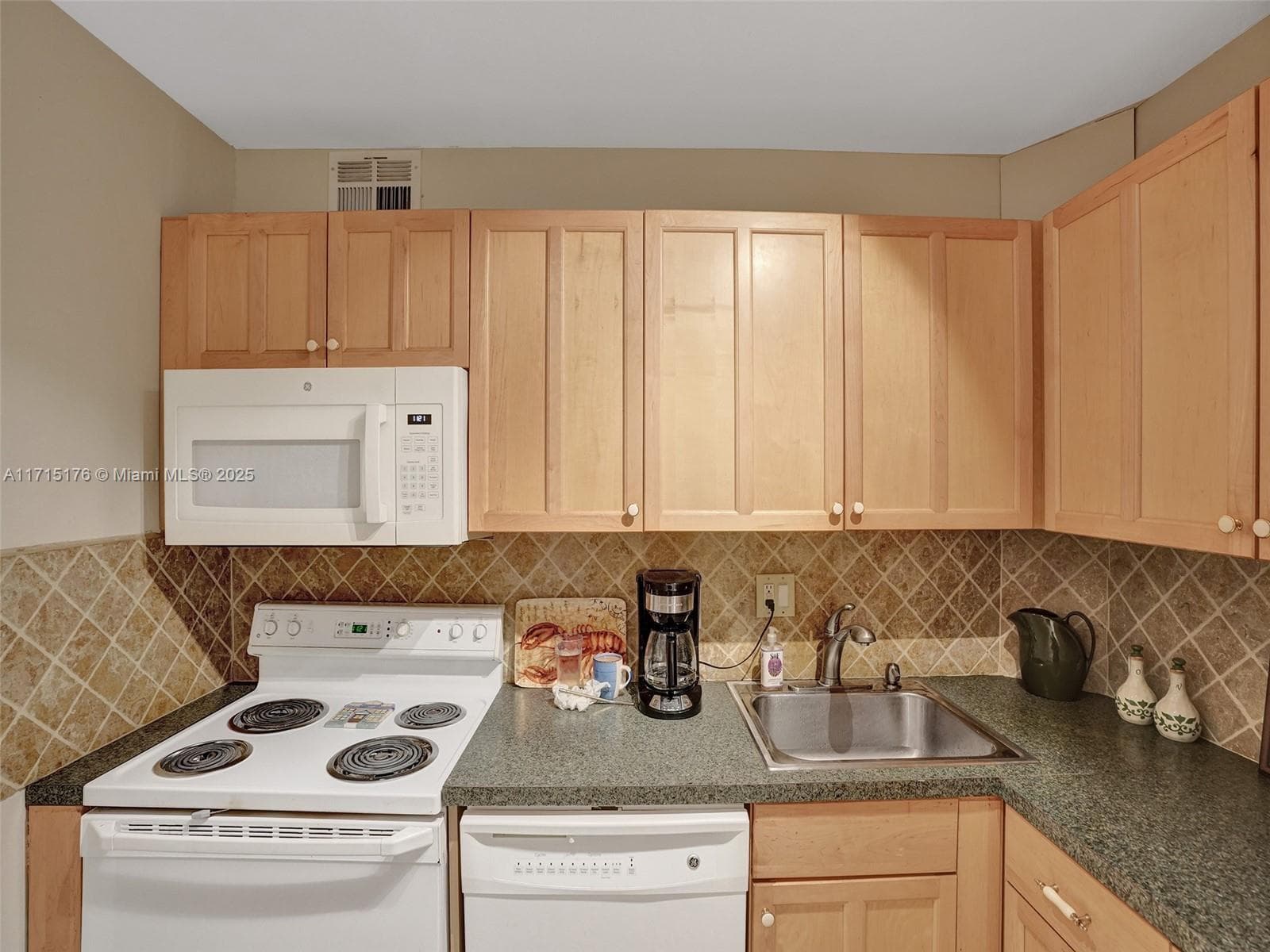 MANOR GROVE VILLAGE ONE · #204D in Wilton Manors - Photo 12