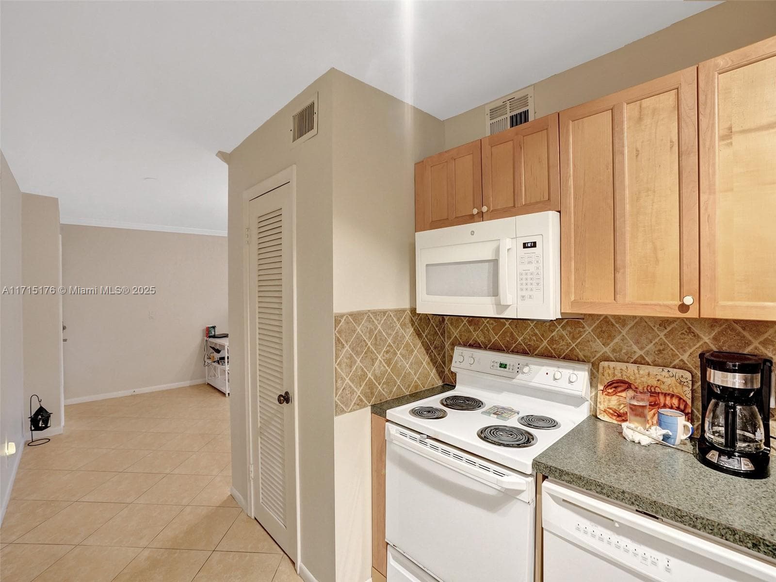 MANOR GROVE VILLAGE ONE · #204D in Wilton Manors - Photo 11
