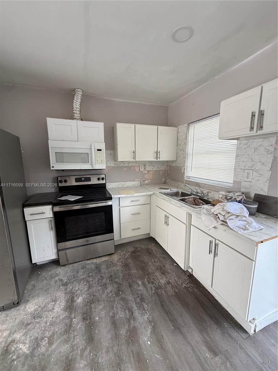 1240 SW 32nd Ave photo 1
