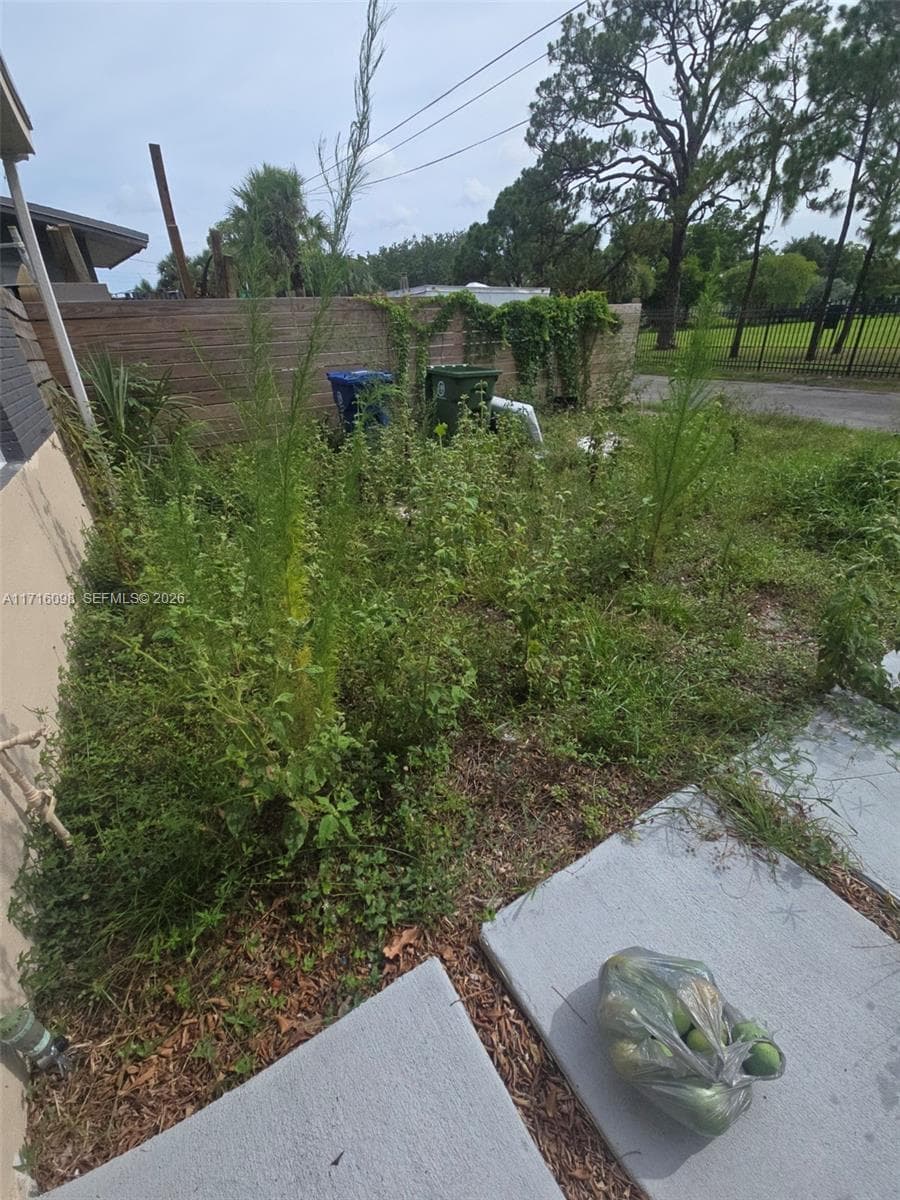1240 SW 32nd Ave photo 4