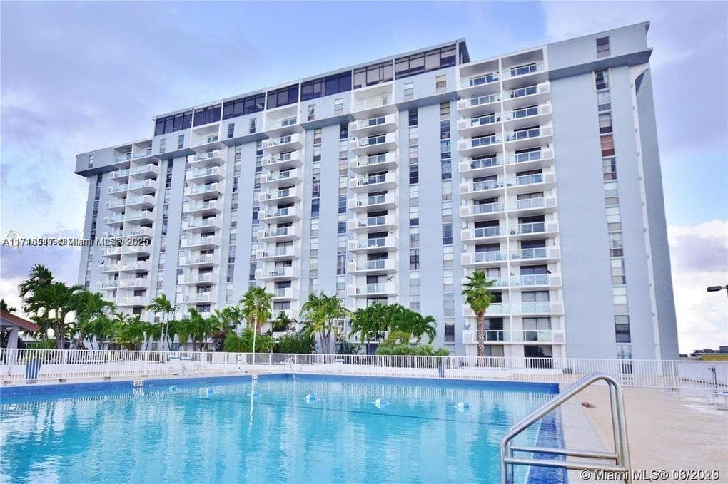 SAILBOAT CAY CONDO · #1507 in North Miami - Photo 2