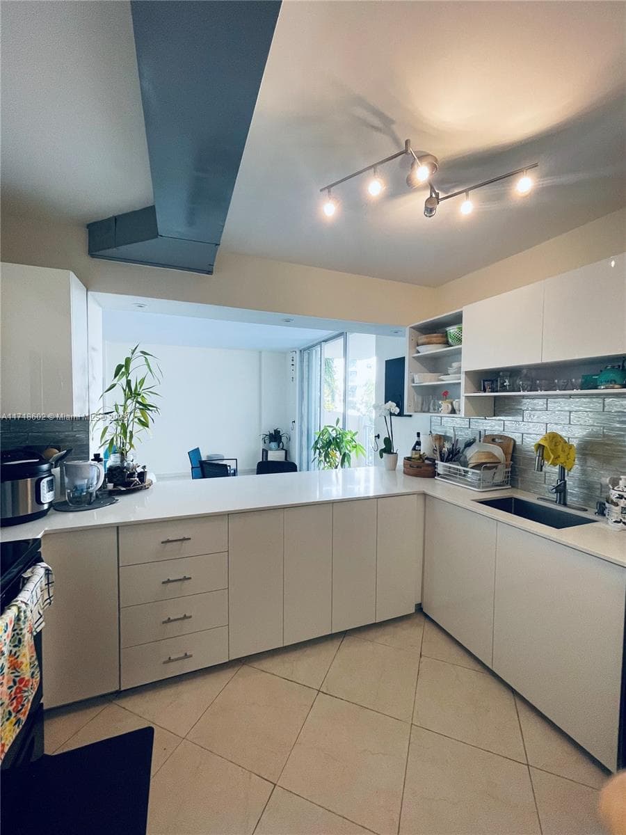 JOCKEY CLUB CONDO UNIT II · #4E in Miami - Photo 8