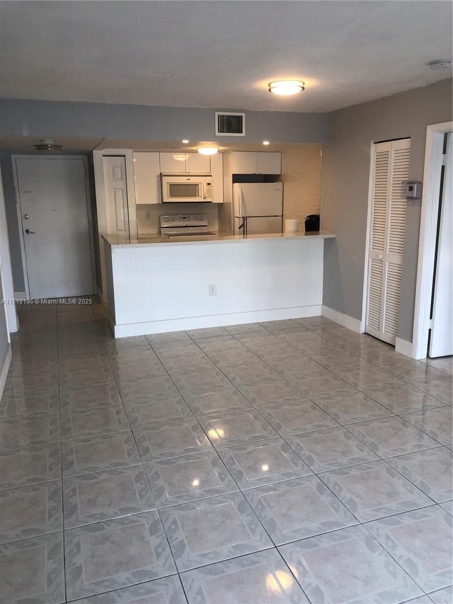 WESTCHESTER POINT CONDO · #124 in Miami - Photo 3