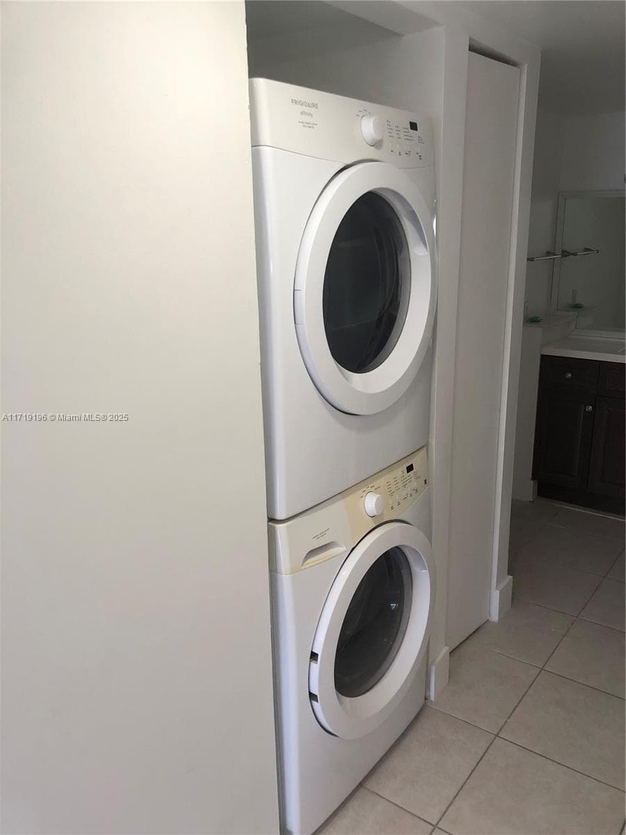 WESTCHESTER POINT CONDO · #124 in Miami - Photo 5