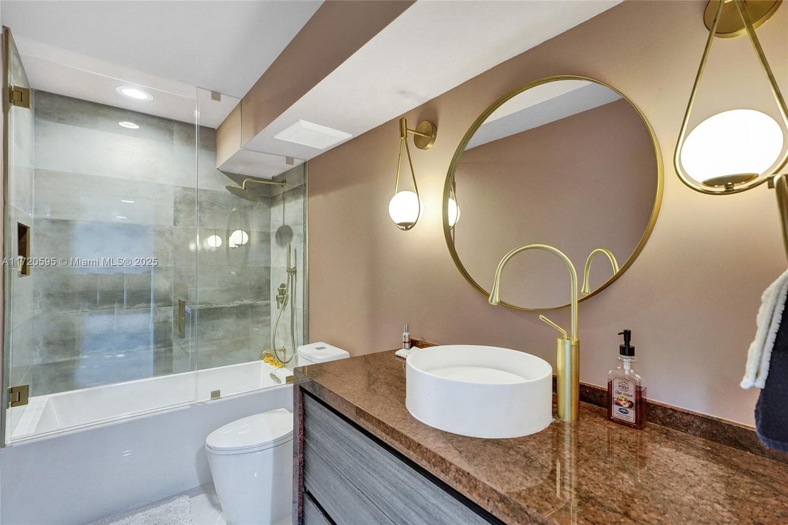 AZURE LAKE CONDO · #222 in Miami - Photo 62