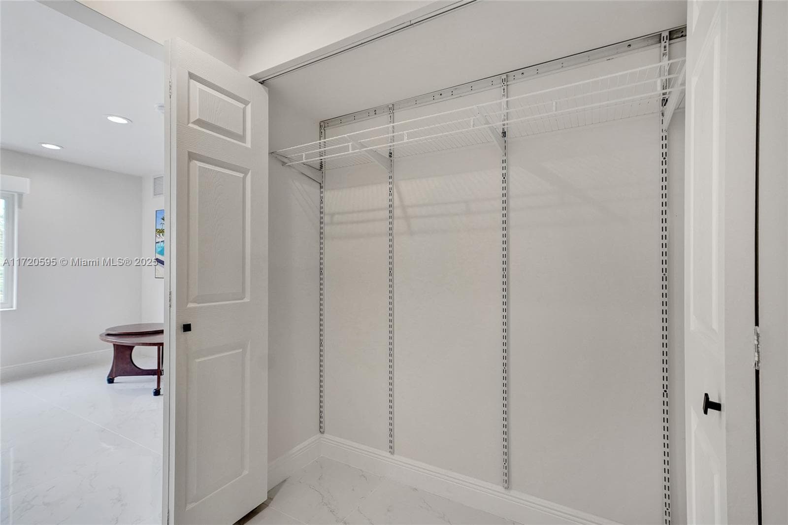 AZURE LAKE CONDO · #222 in Miami - Photo 52