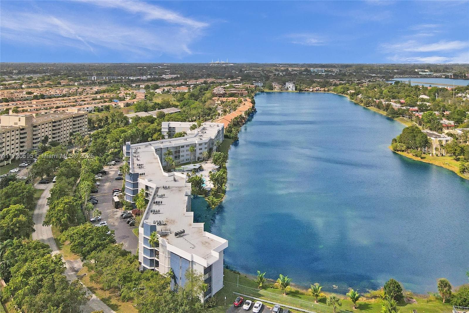 AZURE LAKE CONDO · #222 in Miami - Photo 17