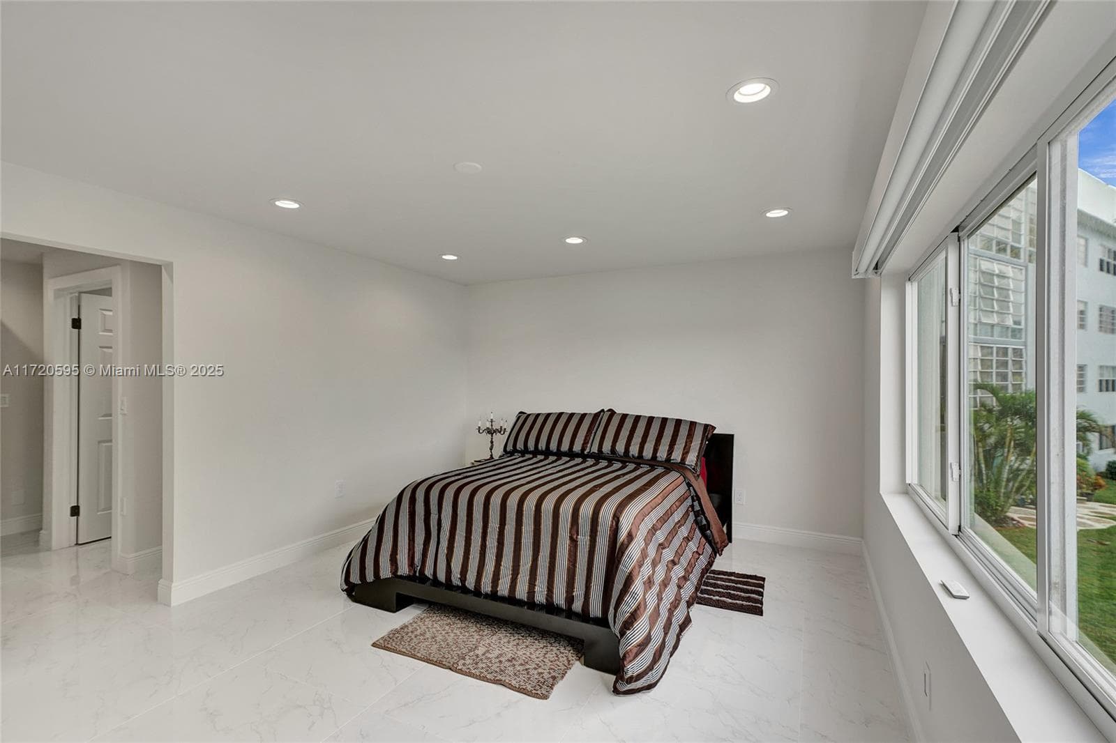 AZURE LAKE CONDO · #222 in Miami - Photo 43