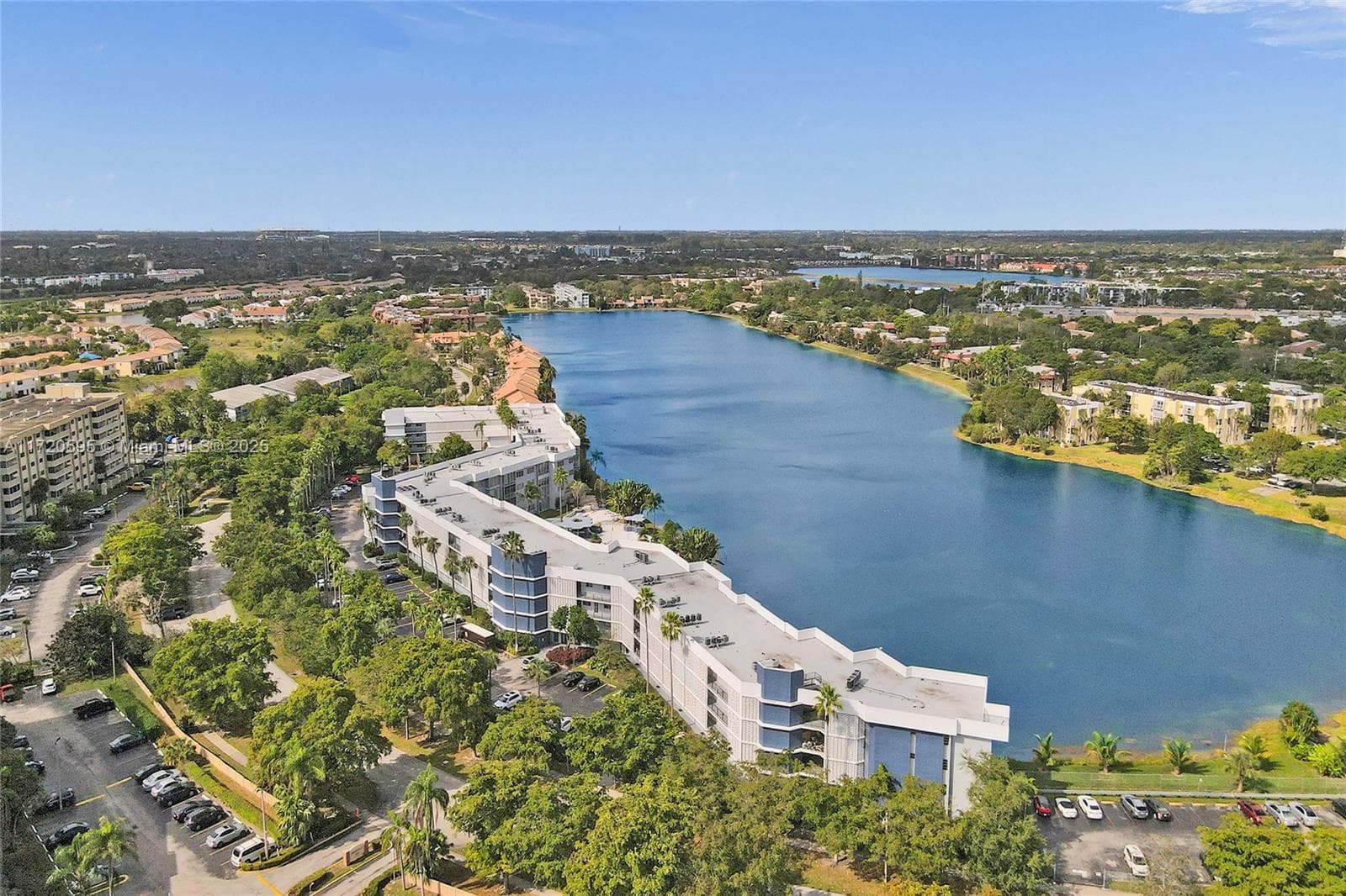 AZURE LAKE CONDO · #222 in Miami - Photo 16