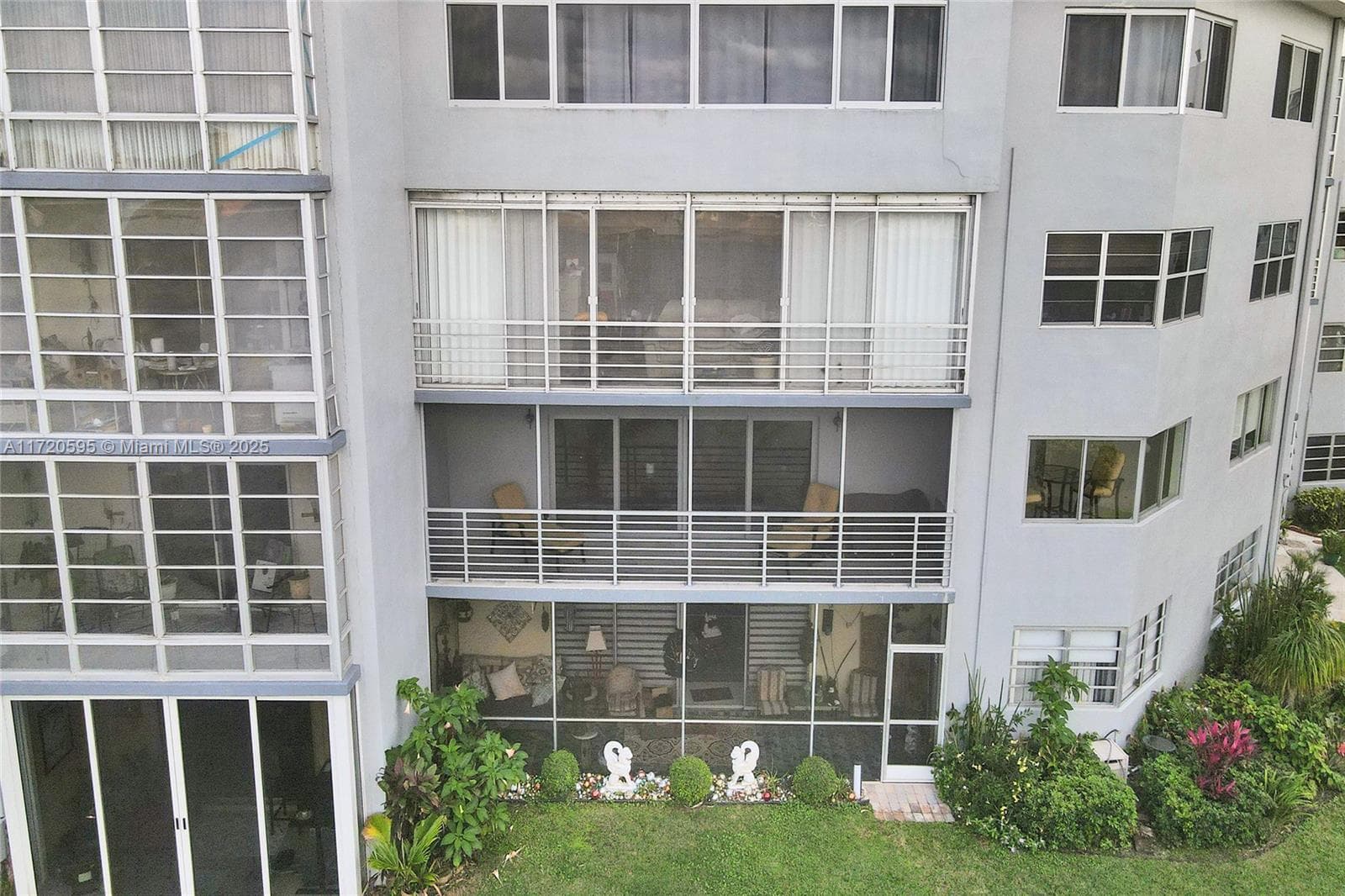 AZURE LAKE CONDO · #222 in Miami - Photo 3