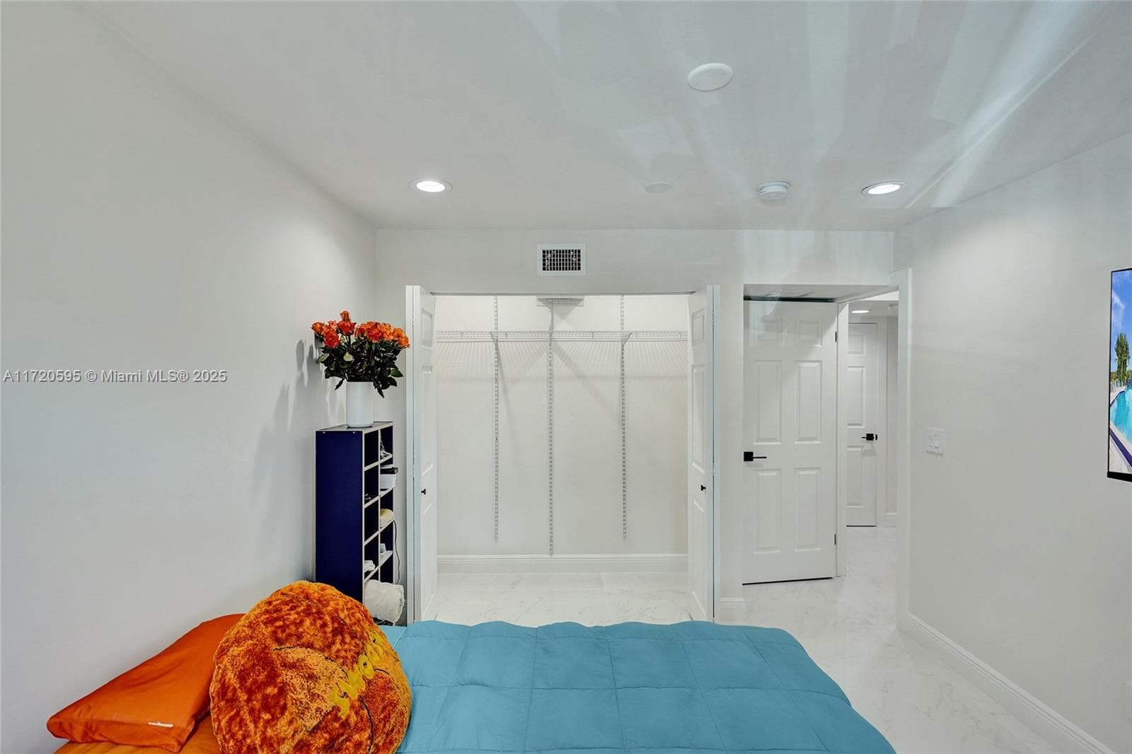 AZURE LAKE CONDO · #222 in Miami - Photo 67