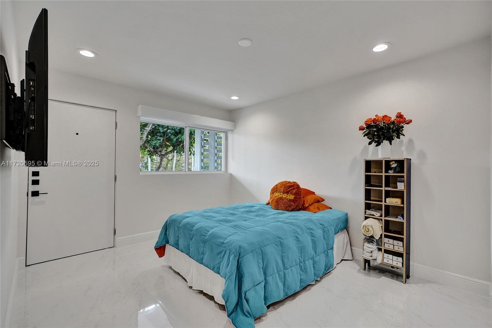 AZURE LAKE CONDO · #222 in Miami - Photo 63